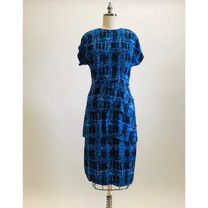 Vintage 90s rayon dress in a blue multi-tone print, with short kimono sleeves, 3-tiered skirt, centre back zipper and belt loops. This dress falls at knee-midi length. 