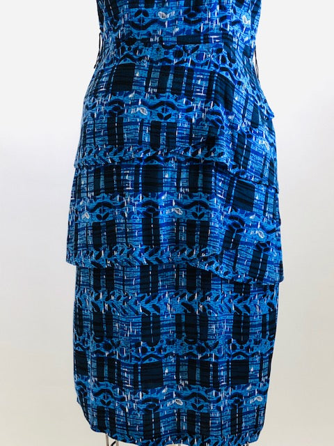 Vintage 90s rayon dress in a blue multi-tone print, with short kimono sleeves, 3-tiered skirt, centre back zipper and belt loops. This dress falls at knee-midi length. 