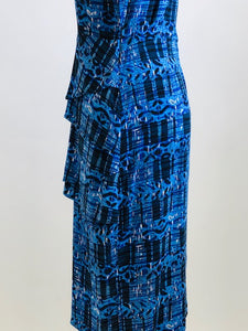 Vintage 90s rayon dress in a blue multi-tone print, with short kimono sleeves, 3-tiered skirt, centre back zipper and belt loops. This dress falls at knee-midi length. 