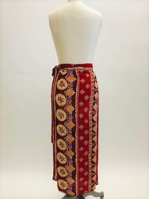 Gorgeous viscose wrap skirt in very unique red tribal print. Shapes beautifully with wrap style and waist ties. 