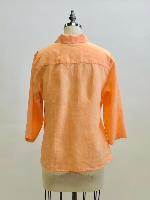 Beautiful peach linen 3/4 length sleeve button-down top with shell buttons. Relaxed fit with detailed stitching along front darts and back yoke. Versatile for in-between seasons, and pairs nicely with vintage Levi's or cropped chinos. 