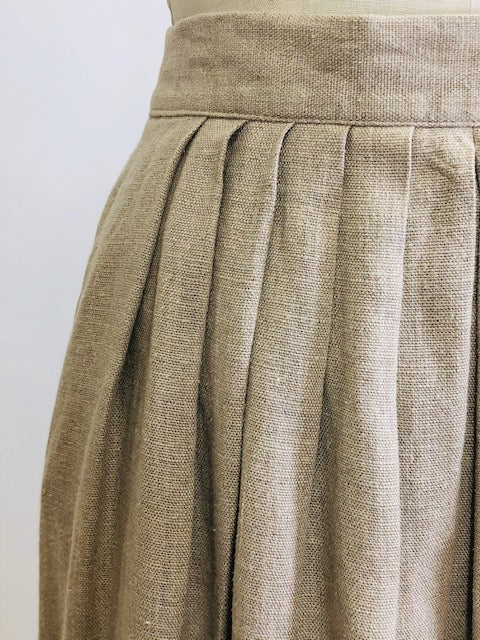 Feminine vintage full ankle skirt in ecru linen with pleats at waistband on both front and back. Center back zipper closure and side seam pockets! The cutest detailed slits with ties at sides. This is a unique find, perfect for romantic strolls, and so hard to see her go. 