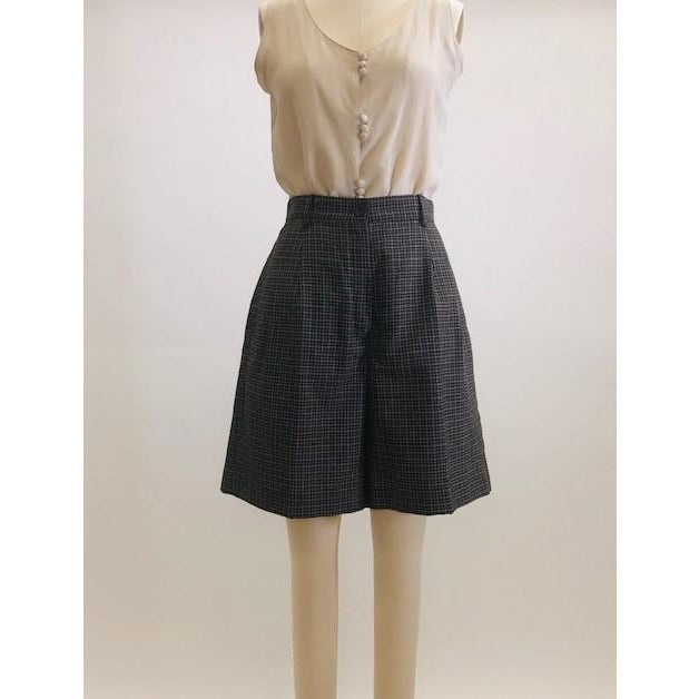 Classic checkered ladies deadstock Arrow label shorts in a comfortable walking length, with side pockets, waist pleats and belt loops. Blackish-green and brown check plaid print. Pair with a feminine blouse for classy look. 