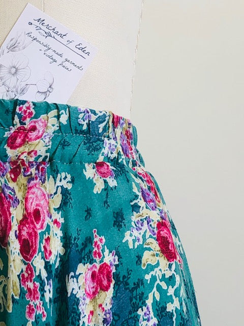 Gorgeous green-tale midi length skirt with feminine roses and elasticated waist. The label states cotton, but it's very drapey, and almost reminds me of a soft lightweight rayon in touch and drape. Has a very light lining. Perfect for twirling. 