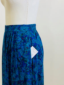 Lovely vintage 80s rayon midi pleated skirt with swirls of turquoise, green, blue and pink accents. This skirt features elasticated back waistband, and inseam side pockets. Made in Canada. 