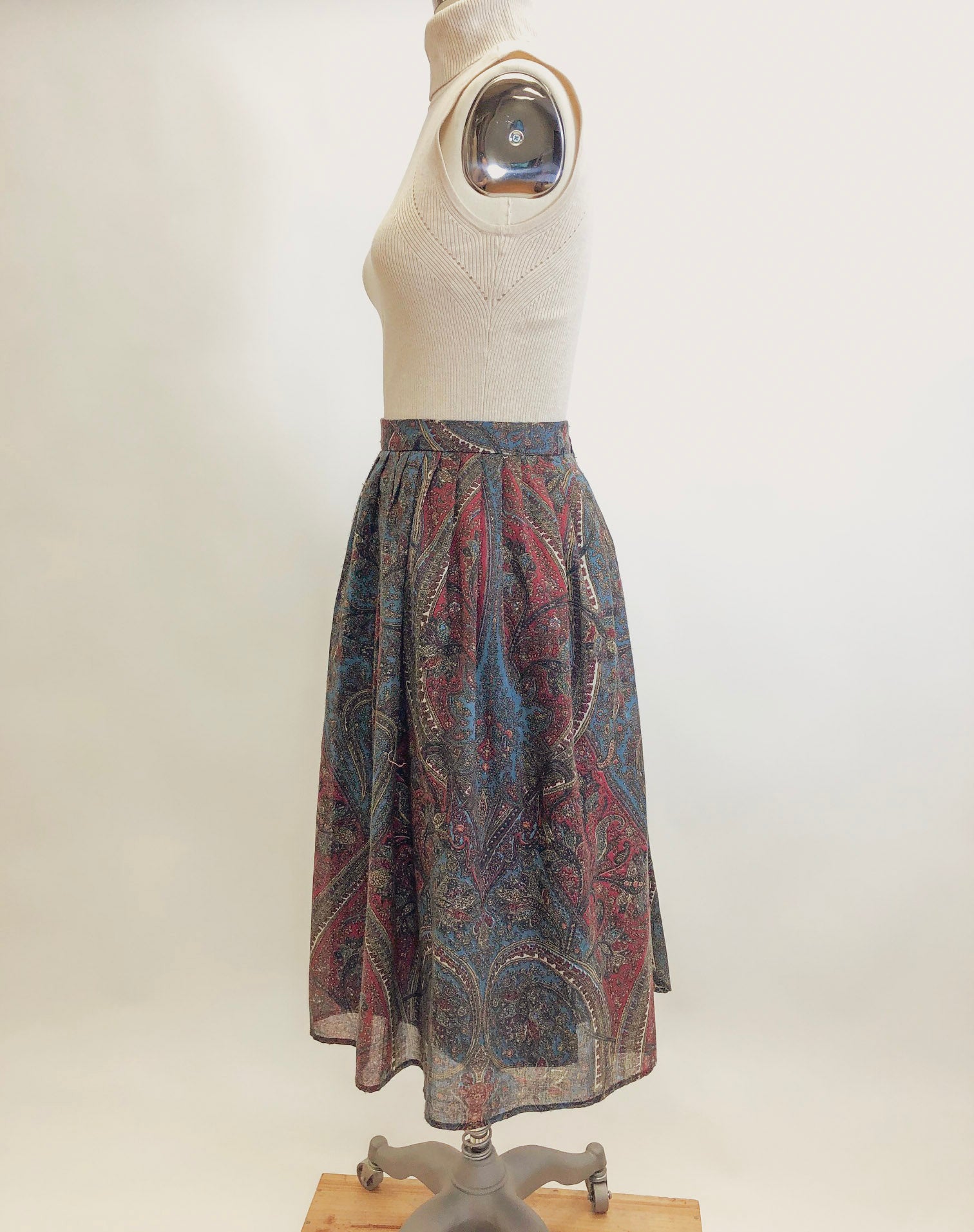 Vintage Lined Paisley Pleated Skirt