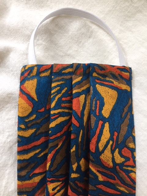 This is a double-layer face mask made of unused deadstock / remnant fabric in a beautiful vintage print. A pleated style that is washable and reusable. Made in Canada.