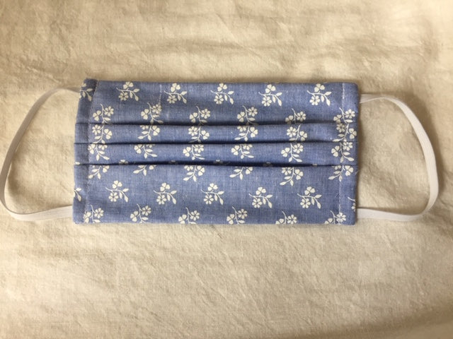 This is a double-layer face mask made of unused deadstock / remnant fabric in a beautiful vintage floret flower print. A pleated style that is washable and reusable. Made in Canada. 